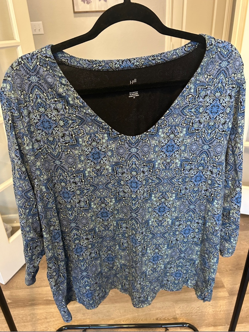 J. Jill Blue Floral Medallion V-Neck Long Sleeve Tee